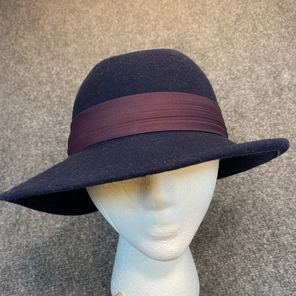 Vintage Betmar Navy Blue 100% Wool Felt Cloche Burgundy Satin Ribbon Band
